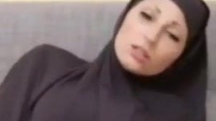 Hijabi girl rubbing pussy on webcam