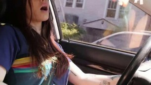 Horny Yanks Matilda Masturbating While Driving